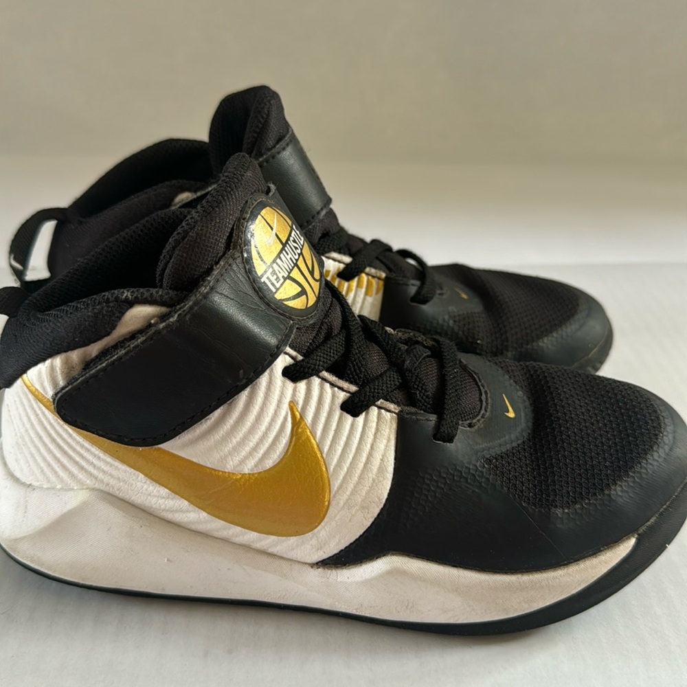 NIKE HUSTLE KiDS BASKETBALL